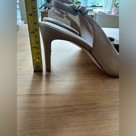 Tahari Podium leather sling back 2.5” heel—tan and black super cute!! - Picture 6 of 10